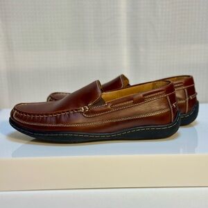 Johnston & Murphy Fowler Venetian
Sheepskin loafer, Sz 8.5 excellent condition